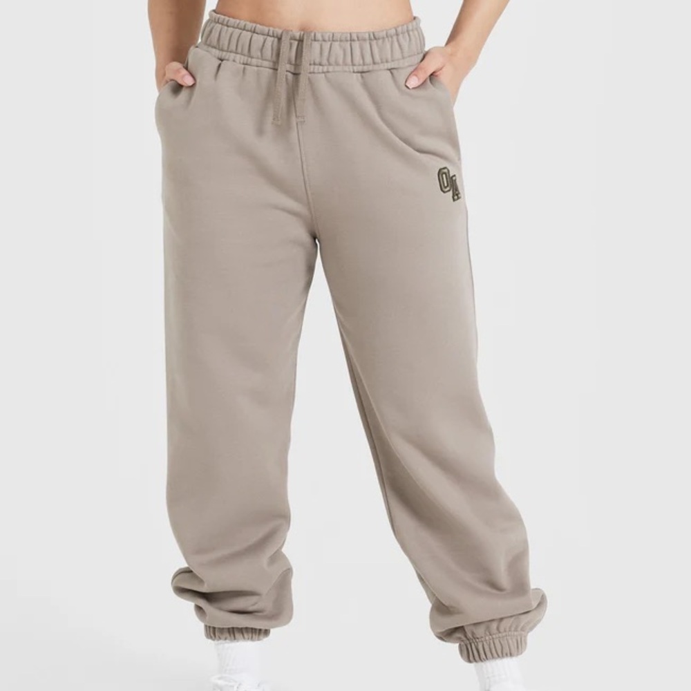 NWOT Oner Active All Day Varsity Oversized Jogger Color: MinkySize: L - Picture 1 of 3